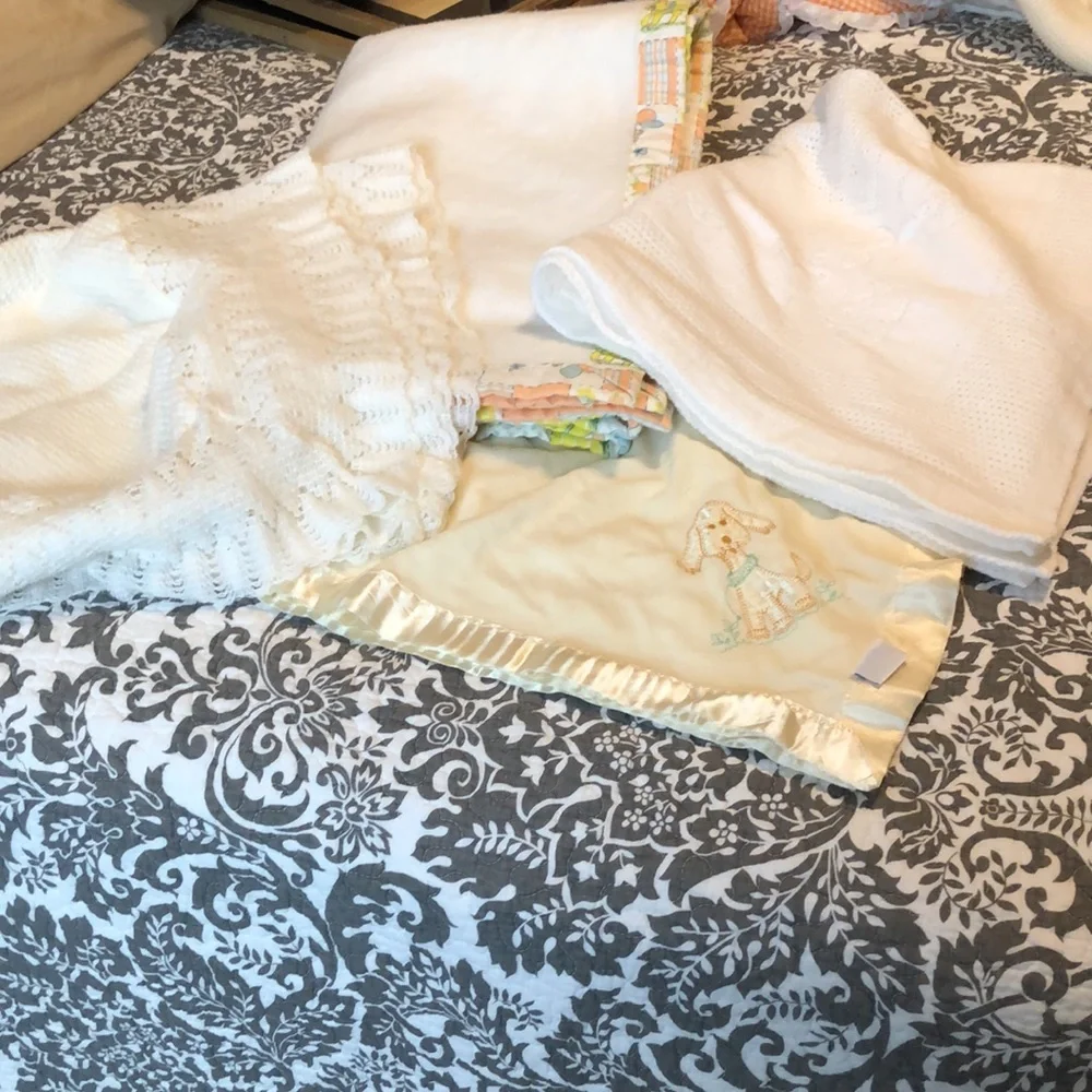 Four vintage 1980s baby blankets